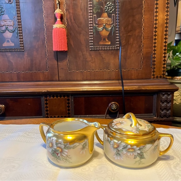 Antique KPM Creamer and Sugar with Lid--Pretty Daisy Pattern - Picture 4 of 4